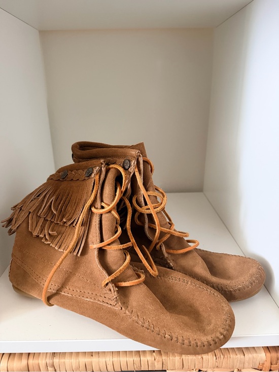 Minnetonka Shoes - Minnetonka Fringed Suede Lace-Up Moccasin Booties in Tan - Women's - Size 7